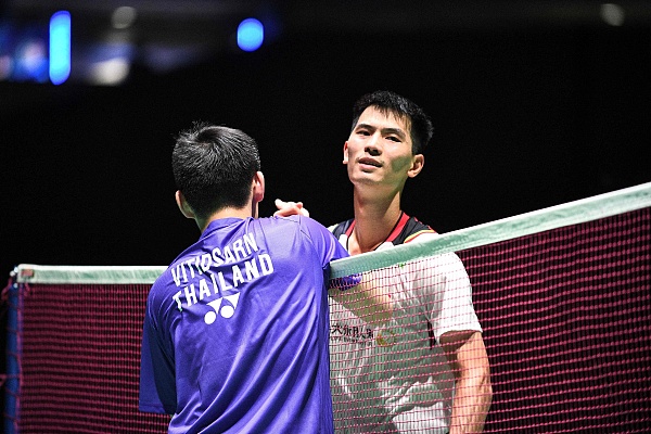 严峻的内外 严峻的内外