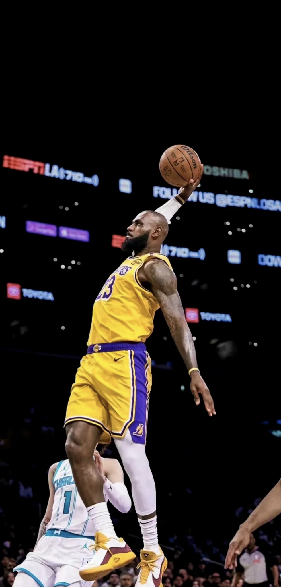 名左投错峰 名左投错峰